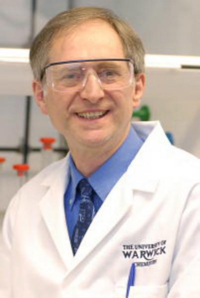 Đồng t&aacute;c giả ph&aacute;t minh GS Peter J. Sadler  Ảnh: MEDICAL XPRESS