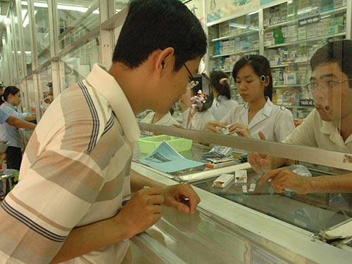 Uống thuốc cũng... năm bảy đường