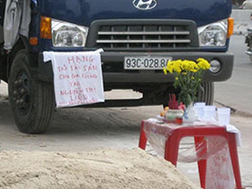 “Khủng bố” để đòi nợ: Khó xử lý hình sự