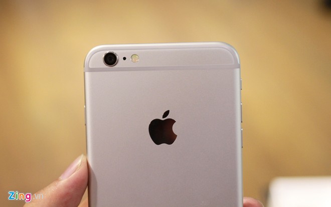 Đập hộp iPhone 6 Plus đầu ti&ecirc;n tại Việt Nam