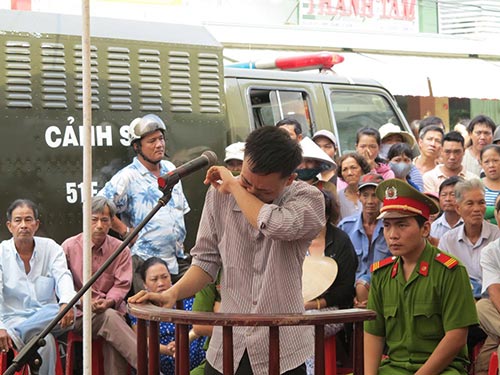 Lê Thanh Bình bật khóc khi được nói lời sau cùng