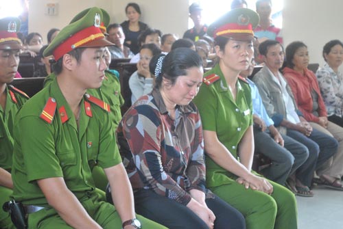 L&ecirc; Thị Hường tại phi&ecirc;n t&ograve;a ph&uacute;c thẩm ng&agrave;y 8-7-2014