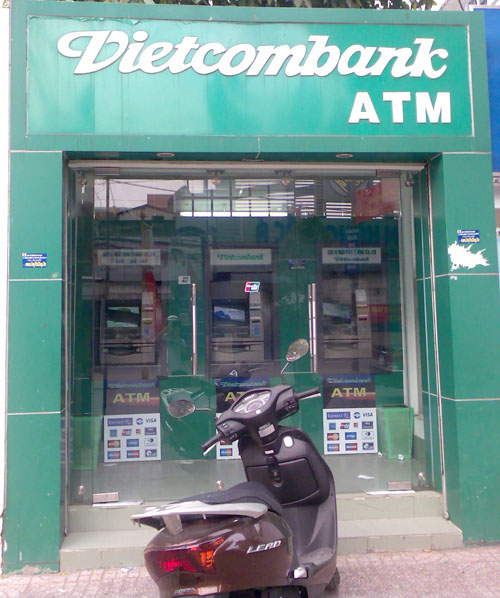 Bắt kẻ trộm nhờ camera tại trụ ATM