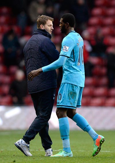 HLV Sherwood hồi sinh Adebayor, giúp Tottenham trở lại mạnh mẽ Ảnh: REUTERS