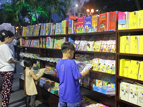 Một g&oacute;c Đường s&aacute;ch Tết Qu&yacute; Tỵ 2013