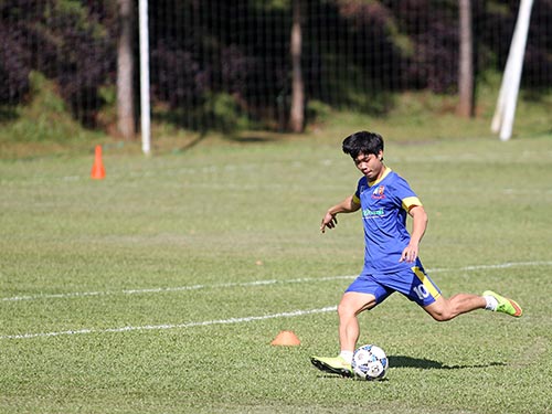 C&ocirc;ng Phượng trong buổi tập c&ugrave;ng đội HAGL chuẩn bị cho V-League 2015
  Ảnh: MINH TRẦN