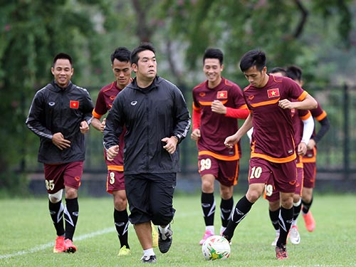 Đội tuyển Việt Nam sẽ tập 1 buổi tr&ecirc;n s&acirc;n Thống Nhất (TP HCM) v&agrave;o s&aacute;ng 3-12 trước khi bay sang Malaysia v&agrave;o chiều c&ugrave;ng ng&agrave;y Ảnh: QUANG LI&Ecirc;M
