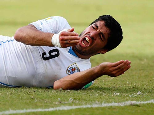 Suarez xin lỗi để “trốn” sang Barcelona?