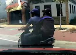 Vờ hỏi đường, giật giỏ xách
