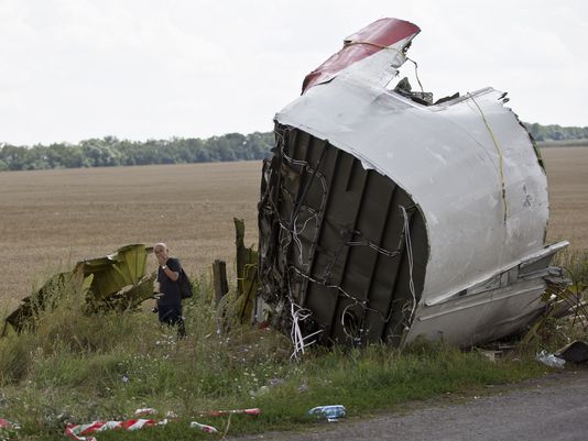 Bí ẩn buồng lái bị cưa đôi của MH17