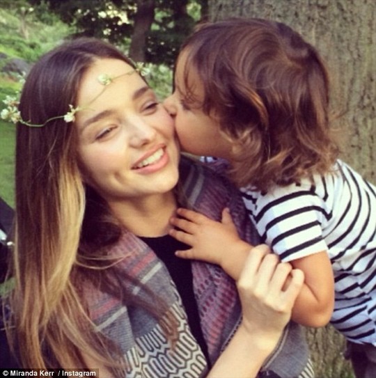 Miranda Kerr cùng con trai Flynn