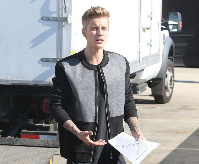 Chơi mạo hiểm, Justin Bieber bị thủng màng nhĩ