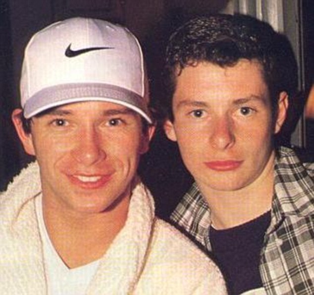 Stephen Gately v&agrave; em trai Tony