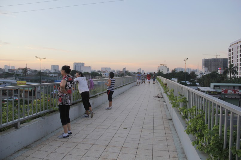 Nhiều người d&acirc;n c&oacute; th&oacute;i quen dậy sớm tập thể dục, ngay trong ng&agrave;y nghỉ lễ.