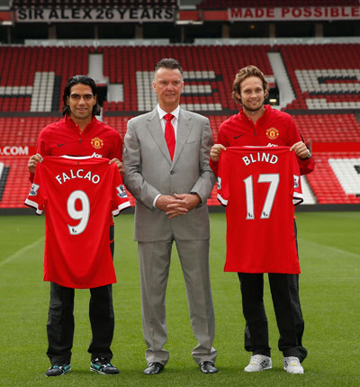 Hai tân binh Falcao và Blind sẽ xuất trận tối 14-9 khi HLV Van Gaal quyết giành chiến thắng chính thức ở giải ngoại hạng Ảnh: REUTERS