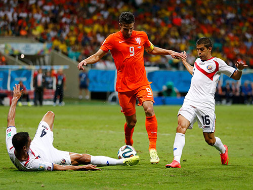 Cơ hội cuối cho Higuain, Van Persie
