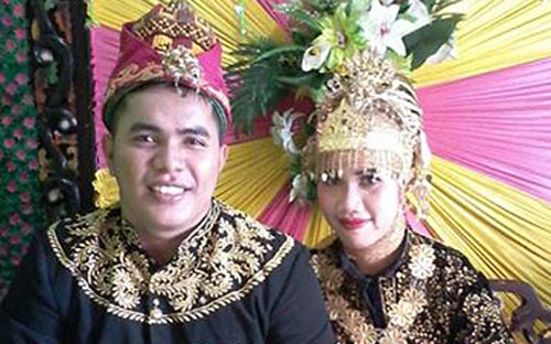 Anh Rizal Sahputra và vợ. Ảnh: TELEGRAPH