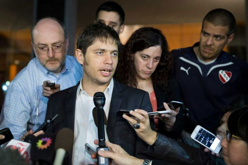 Bộ trưởng Kinh tế Argentina Axel Kicillof ph&aacute;t biểu với giới truyền th&ocirc;ng sau cuộc đ&agrave;m ph&aacute;n về nợ tại New York - Mỹ h&ocirc;m 29-7 Ảnh: AP