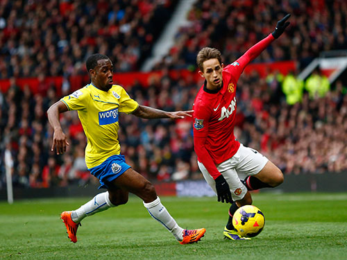Januzaj (phải) có thể sẽ trở lại đội hình chính khi M.U quyết đòi món nợ thua Newcastle của Anita 0-1 tại lượt đi trên sân nhà Ảnh: REUTERS
