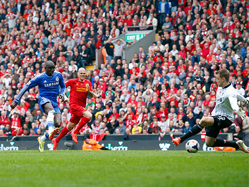 Mourinho lại phá Liverpool