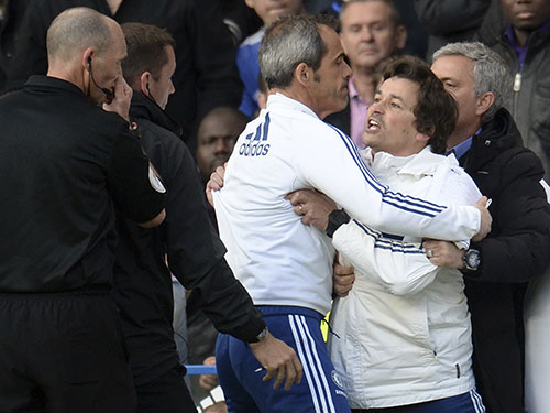 Thua sốc, Mourinho “làm giặc”