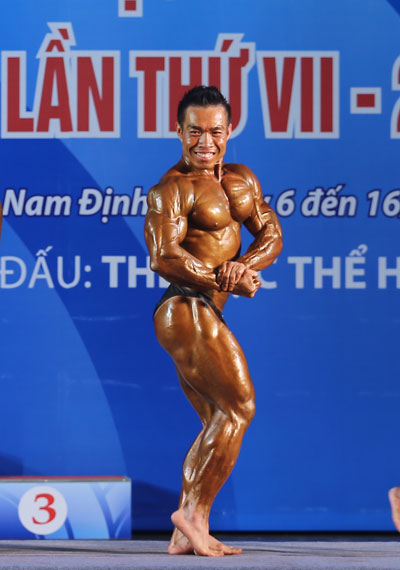 Lực sĩ Nguyễn Anh Th&ocirc;ng v&ocirc; địch thể h&igrave;nh ch&acirc;u &Aacute; nhưng chỉ gi&agrave;nh HCĐ đại hội một phần do c&aacute;ch chấm điểm cảm t&iacute;nh của trọng t&agrave;i    Ảnh: Đ&Agrave;O T&Ugrave;NG