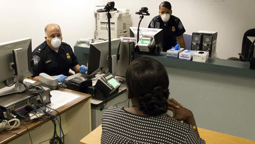 Người Mỹ phát hoảng vì Ebola