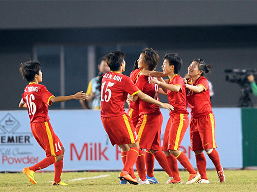 Được tăng lương th&ecirc;m 5 triệu đồng/người/th&aacute;ng l&agrave; nguồn động vi&ecirc;n lớn với c&aacute;c nữ tuyển thủ b&oacute;ng đ&aacute;   Ảnh: Quang Li&ecirc;m