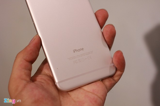 Đập hộp iPhone 6 Plus đầu ti&ecirc;n tại Việt Nam
