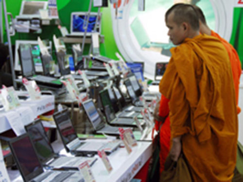 Dân Thái muốn nhà sư kê khai tài sản