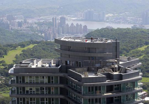 Dự án căn hộ của Công ty BĐS Vantone (Trung Quốc) đang thi công tại Đài Bắc Ảnh: REUTERS