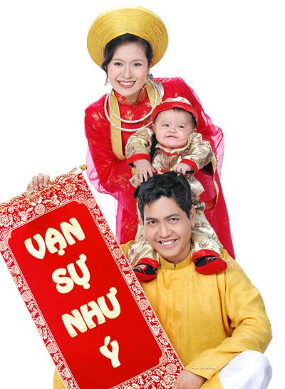 
	Thanh Th&uacute;y hạnh ph&uacute;c b&ecirc;n chồng con