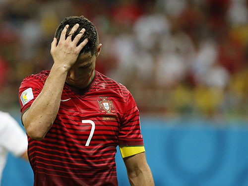 Ronaldo thất vọng khi Bồ Đào Nha vất vả hòa Mỹ Ảnh: REUTERS