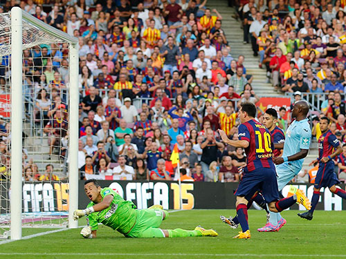 Chưa cần Suarez, Barca vẫn đáng sợ