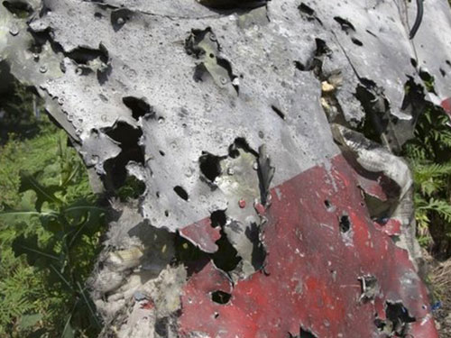 MH17 trúng “vật thể tốc độ cao”