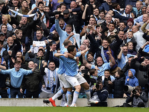 Nasri (phải) sau bàn mở tỉ số cho Man City Ảnh: REUTERS