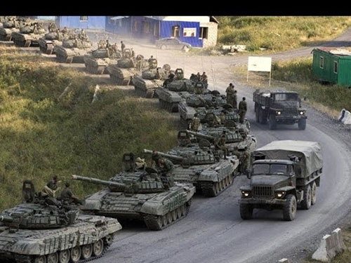 NATO cáo buộc đoàn xe tăng Nga vượt qua biên giới Ukraine Ảnh: OBOZREVATEL