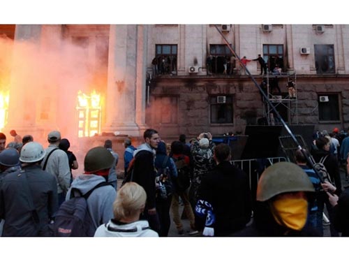 Chính quyền Kiev cho rằng Nga đứng đằng sau vụ bạo động ở Odessa hôm 2-5 Ảnh: REUTERS