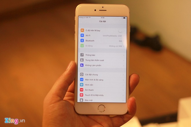 Đập hộp iPhone 6 Plus đầu ti&ecirc;n tại Việt Nam