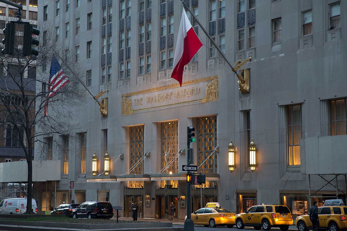 Khách sạn sang nhất New York về tay công ty Trung Quốc