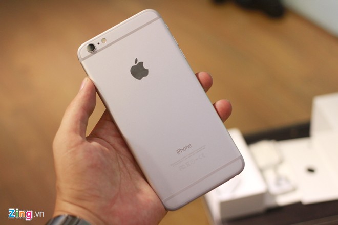 Đập hộp iPhone 6 Plus đầu ti&ecirc;n tại Việt Nam