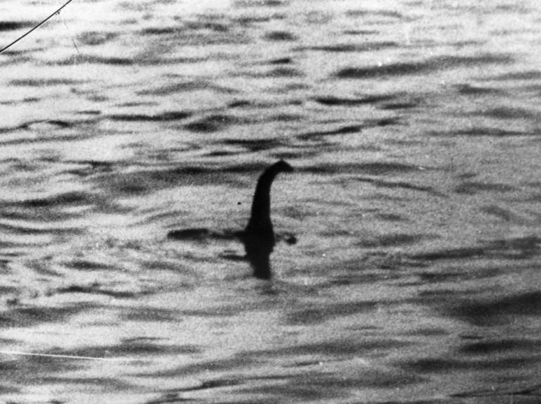 Qu&aacute;i vật hồ Loch Ness năm 1934