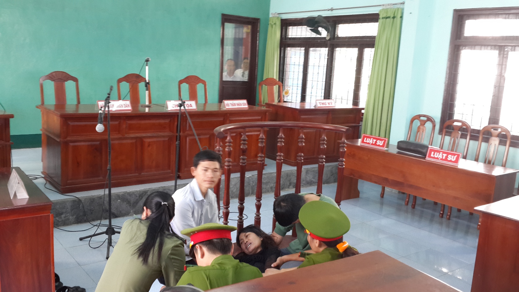 Vụ án trộm dê: Bị cáo gào thét, làm náo loạn công đường