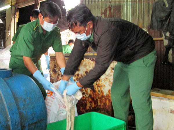Kinh hoàng lò tẩy trắng trâu bò thối