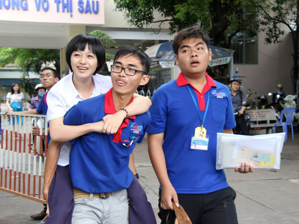 Nghị lực phi thường của những thí sinh khuyết tật