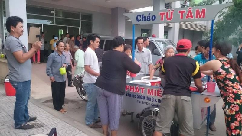 C&aacute;c anh kể vui nhất l&agrave; khi được bệnh nh&acirc;n khen: H&ocirc;m nay ch&aacute;o ngon!