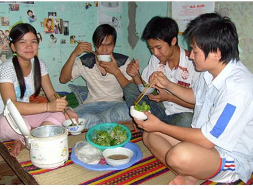 "Tụi tui cũng ế mắc chết đây nè..."