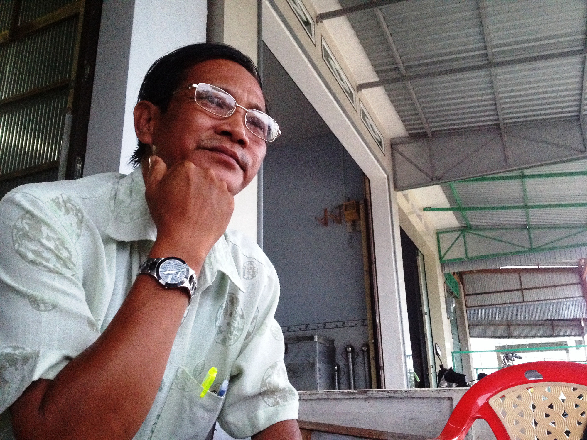 &Ocirc;ng Trần Đen, nguy&ecirc;n trưởng c&ocirc;ng an x&atilde; Long Thuận, x&aacute;c minh đ&acirc;y chỉ l&agrave; đồn, do một người nhậu say nổi hứng kể lại.