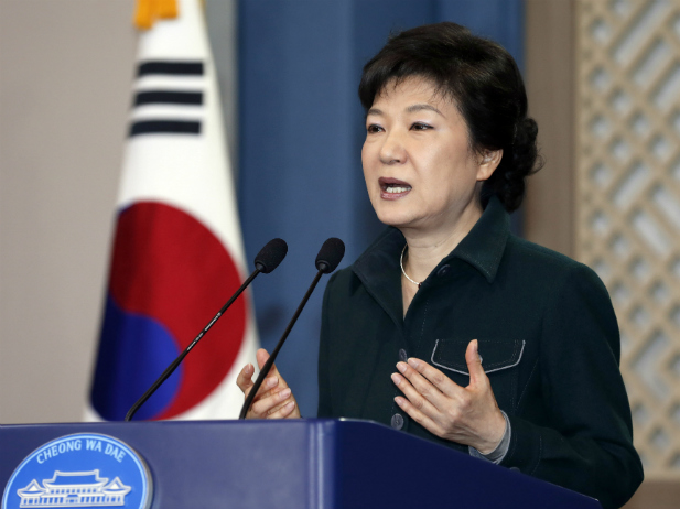 Tổng thống Hàn Quốc Park Geun-hye bị Triều Tiên ví như con gà mái. Ảnh: Reuters