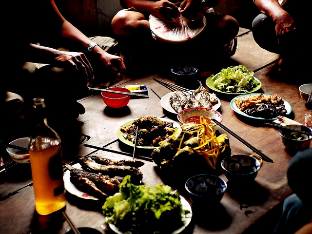 Những loại người bạn đ&atilde; gặp, sẽ gặp tr&ecirc;n b&agrave;n ăn